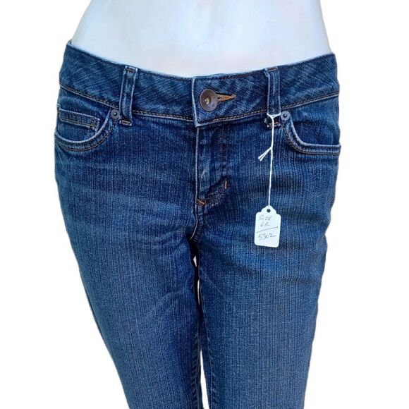 53028..Dkny Straight leg Jeans Size 6R, W28" 25"Inseam 8"Rise - Picture 1 of 6